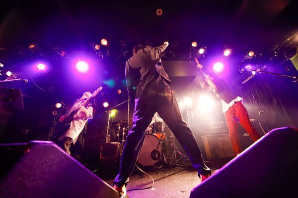 黒猫CHELSEA、新体制初ワンマンライブレポート「バンドっていうのは、最高っすね。楽しいです！」