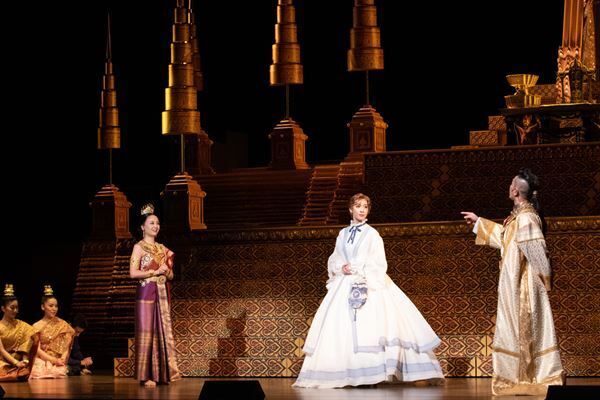 ミュージカルの金字塔『王様と私』が北村一輝と明日海りおで華やかに開幕