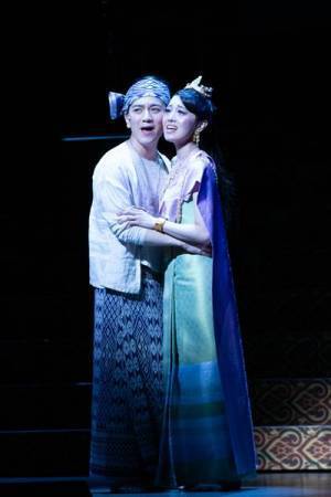 ミュージカルの金字塔『王様と私』が北村一輝と明日海りおで華やかに開幕