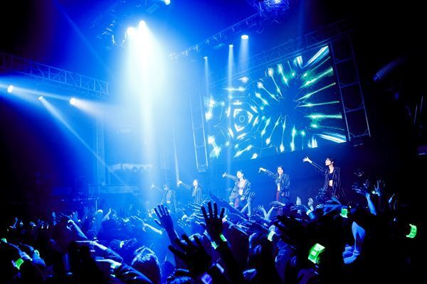 ExWHYZ、5カ月にわたる『eLATION』ツアーをオールナイトで完遂【レポート】