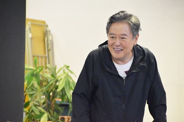 風間杜夫ひとり芝居最新作『カラオケマン ミッション・インポッシブル』稽古場写真公開　アフタートーク登壇者も決定