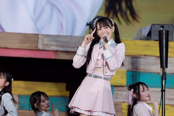 ≠ME、7thシングル表題曲「想わせぶりっこ」MV公開＆初パフォーマンス披露