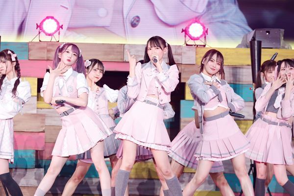 ≠ME、7thシングル表題曲「想わせぶりっこ」MV公開＆初パフォーマンス披露