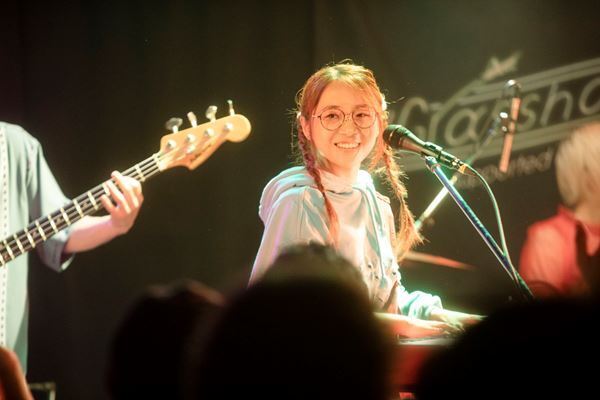 WOLVEs GROOVY×ゴホウビ×宇宙団『Grasshopper vol.23』ライブレポート