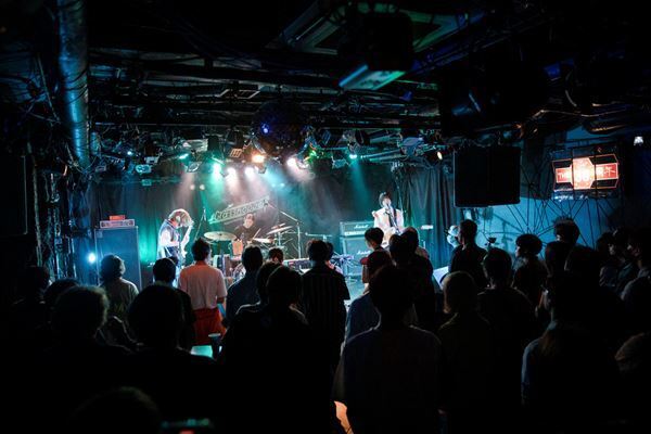 WOLVEs GROOVY×ゴホウビ×宇宙団『Grasshopper vol.23』ライブレポート