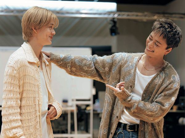 BUDDiiS小川史記、1st写真集『キセキ』でBALLISTIK BOYZ日髙竜太とのスペシャル対談が実現