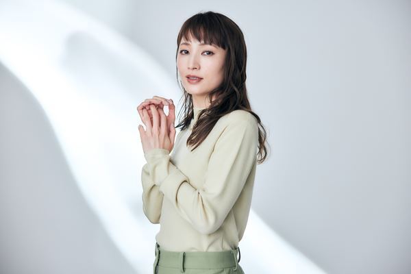 ミュージカル『イザボー』“最悪の王妃”を演じた望海風斗のインタビューが到着