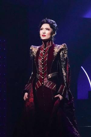 ミュージカル『イザボー』“最悪の王妃”を演じた望海風斗のインタビューが到着