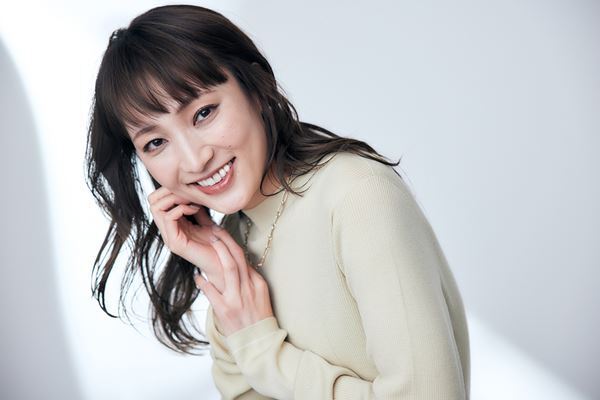 ミュージカル『イザボー』“最悪の王妃”を演じた望海風斗のインタビューが到着