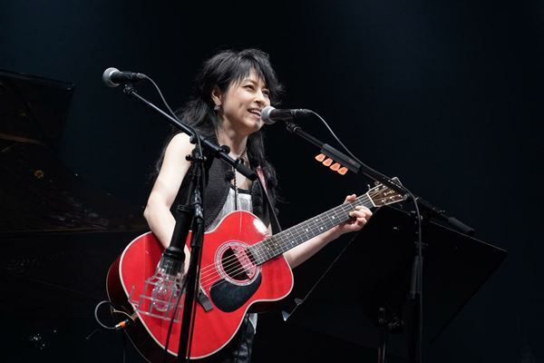 【ライブレポート】岸谷香×miwa、弾き語り2マンライブ　“正解不正解”を超えた“音楽の楽しさ、美しさ、かけがえのなさ”を堪能