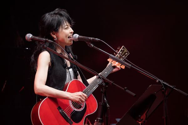 【ライブレポート】岸谷香×miwa、弾き語り2マンライブ　“正解不正解”を超えた“音楽の楽しさ、美しさ、かけがえのなさ”を堪能