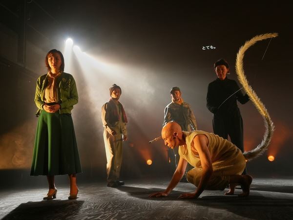 舞台『品川猿の告白 Confessions of a Shinagawa Monkey』開幕　プレビュー公演の写真＆演出のマシュー・レントンのコメント到着