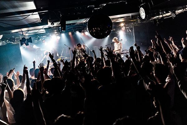 【ライブレポート】the telephones、Wienners　熱狂の化学反応を起こした初の対バンライブ！