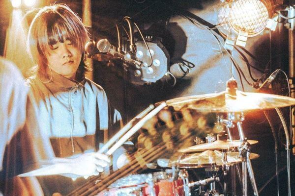 amanojac×1-SHINE×エゾシカグルメクラブ、音楽性の異なる3バンドが起こす音楽の化学反応を見届けた！Grasshopper vol.19オフィシャルレポート