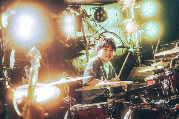 amanojac×1-SHINE×エゾシカグルメクラブ、音楽性の異なる3バンドが起こす音楽の化学反応を見届けた！Grasshopper vol.19オフィシャルレポート