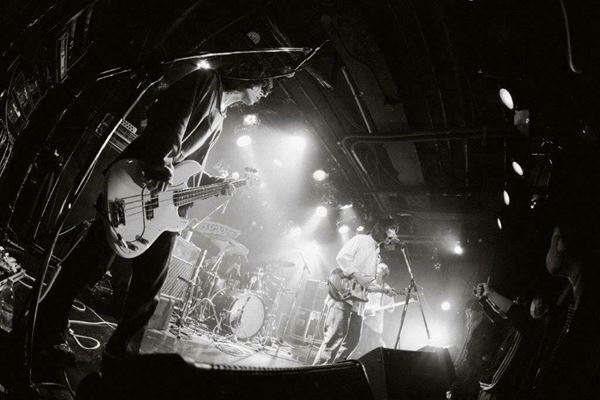 【ライブレポート】『Grasshopper vol.11』Khaki×Apes×THEティバ 三者三様のグッドミュージックで魅了した夜