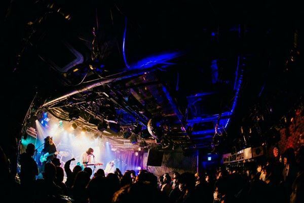 【ライブレポート】『Grasshopper vol.11』Khaki×Apes×THEティバ 三者三様のグッドミュージックで魅了した夜