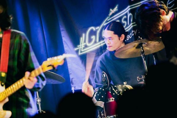 【ライブレポート】『Grasshopper vol.11』Khaki×Apes×THEティバ 三者三様のグッドミュージックで魅了した夜