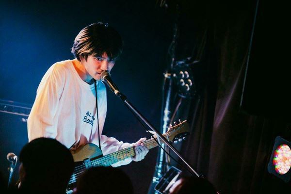 【ライブレポート】『Grasshopper vol.11』Khaki×Apes×THEティバ 三者三様のグッドミュージックで魅了した夜