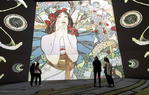 『グラン・パレ・イマーシブ　永遠のミュシャ』渋谷・ヒカリエホールで　ミュシャの作品世界を堪能できる没入体験型展覧会