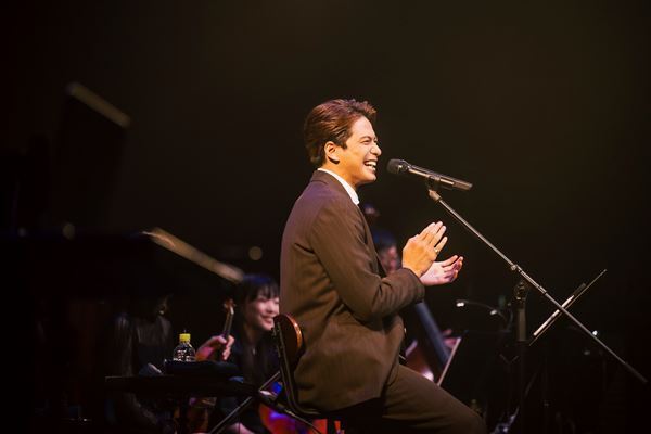 森崎ウィン『Birthday Boy in Billboard Live』ライブレポート「エンターテインメントは人を救う力があると信じて」