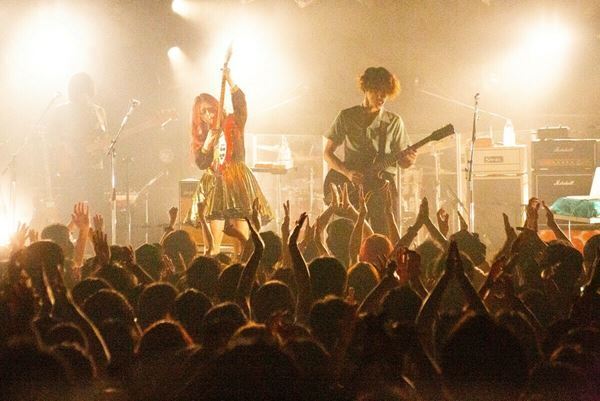 【ライブレポート】w.o.d.とGLIM SPANKYが渋谷クアトロでツーマン　フロアが沸き立つ熱いバトル！
