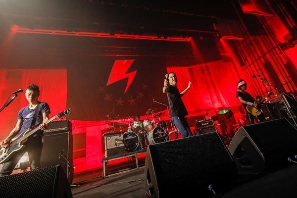 ザ・クロマニヨンズが2年ぶりのツアー完走、MVも収録したライブDVDリリース決定