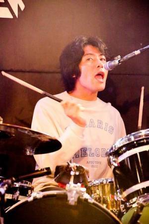 【ライブレポート】a flood of circle、全国ツアー中盤戦。会場を沸騰させる濃密なロックンロールショウ