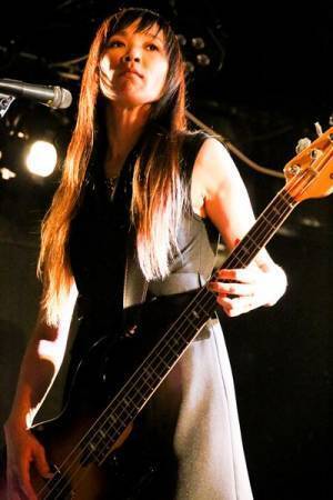 【ライブレポート】a flood of circle、全国ツアー中盤戦。会場を沸騰させる濃密なロックンロールショウ