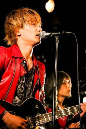 【ライブレポート】a flood of circle、全国ツアー中盤戦。会場を沸騰させる濃密なロックンロールショウ