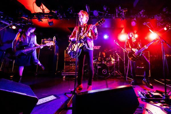 【ライブレポート】a flood of circle、全国ツアー中盤戦。会場を沸騰させる濃密なロックンロールショウ