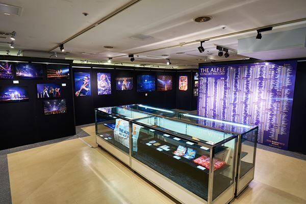 デビュー50周年を記念したTHE ALFEE展『THE ALFEE’S LEGACY ～50年の足跡～』が東京からスタート