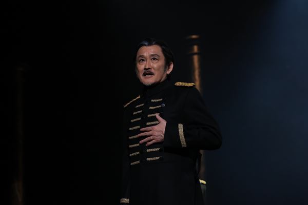 “全力”で瞬間を生きる柿澤ハムレット、満身創痍の闘いを目撃　彩の国シェイクスピア新シリーズ第1弾