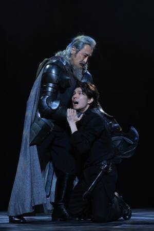 “全力”で瞬間を生きる柿澤ハムレット、満身創痍の闘いを目撃　彩の国シェイクスピア新シリーズ第1弾