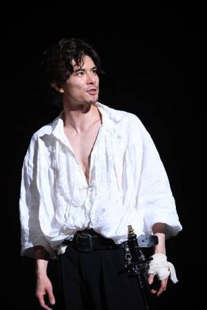 “全力”で瞬間を生きる柿澤ハムレット、満身創痍の闘いを目撃　彩の国シェイクスピア新シリーズ第1弾