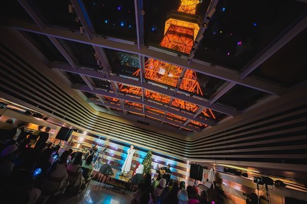 Ryubi Miyase、新曲「白く染まる前に」発売日に東京タワー下のチャペルで初のアコースティックライブを披露【オフィシャルレポート】