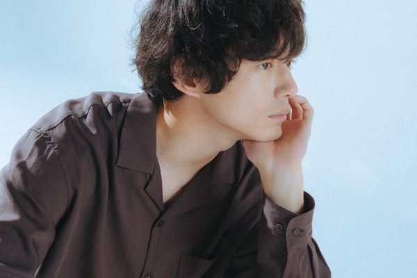 坂口健太郎がいつも健やかな理由「悩んだら距離を置いてみる」