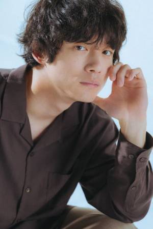 坂口健太郎がいつも健やかな理由「悩んだら距離を置いてみる」