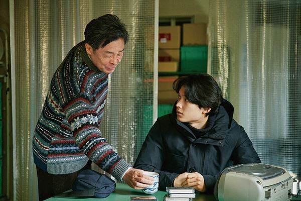 松村北斗×上白石萌音、ふたりの繊細な演技が光る──三宅唱監督『夜明けのすべて』 【おとなの映画ガイド】