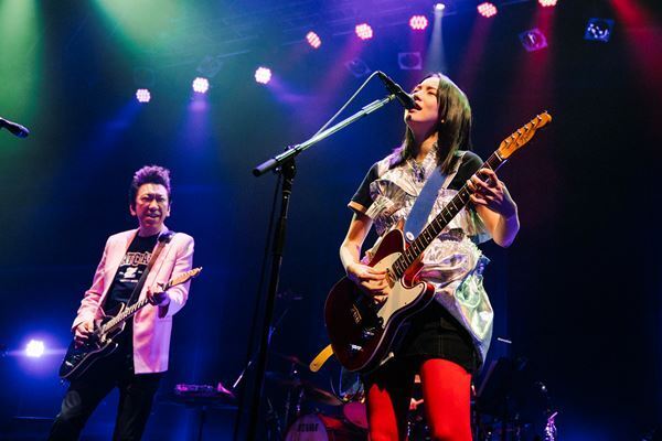 布袋寅泰、スペシャルゲストでのんが登場したファンクラブライブのオフィシャルレポート到着