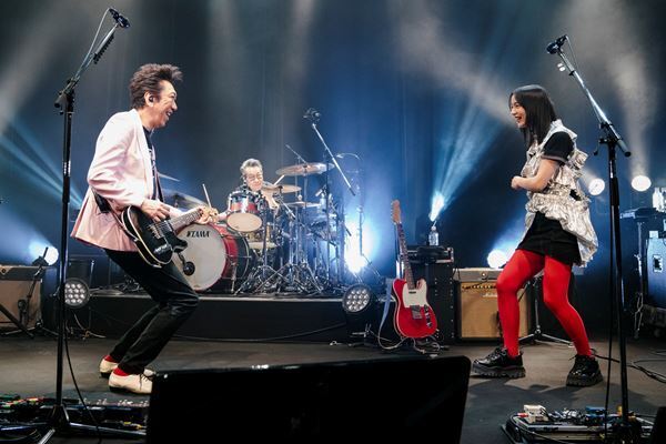 布袋寅泰、スペシャルゲストでのんが登場したファンクラブライブのオフィシャルレポート到着