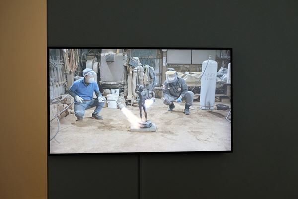 『遠距離現在 Universal / Remote』国立新美術館で開幕　ふたつの視点からコロナ禍を振り返り、未来と向き合う