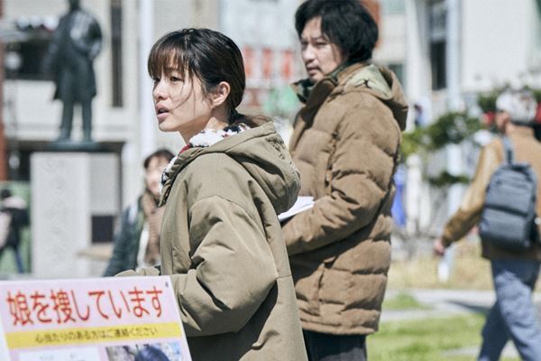 映画『ミッシング』場面写真一挙公開　石原さとみ、青木崇高、中村倫也らが緊迫感ある表情を見せる
