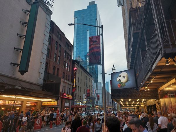 【コラム】ワッツ・オン・ブロードウェイ？～B’wayミュージカル非公式ガイド＜2023年秋号＞