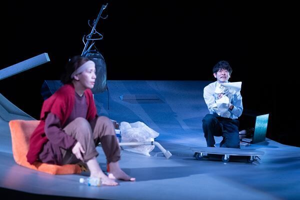 KAAT神奈川芸術劇場プロデュース『掃除機』開幕　演出・本谷有希子のコメントと舞台写真が到着