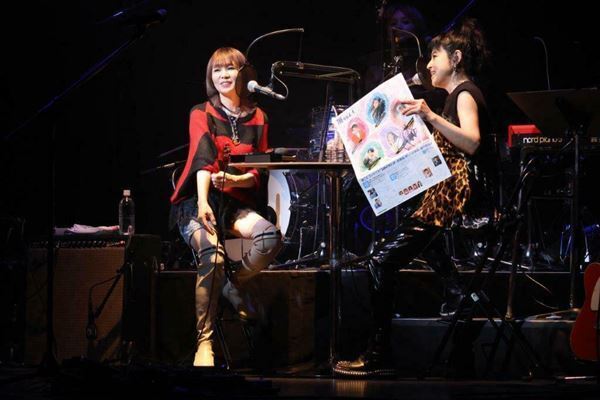 岸谷香、恒例ライブで永井真理子＆トータス松本と競演　40周年ツアーも発表