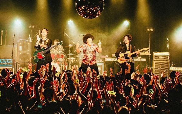 【ライブレポート】夏だ、ファンクだ、パーティーだ　BRADIOのアルバムリリースツアー、ファイナルを飾る東京の熱い夜