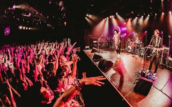 【ライブレポート】夏だ、ファンクだ、パーティーだ　BRADIOのアルバムリリースツアー、ファイナルを飾る東京の熱い夜