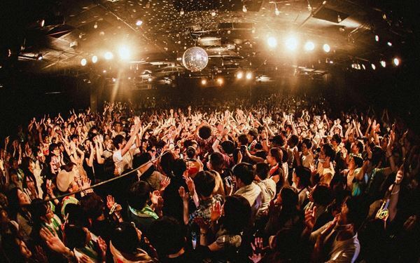 【ライブレポート】夏だ、ファンクだ、パーティーだ　BRADIOのアルバムリリースツアー、ファイナルを飾る東京の熱い夜