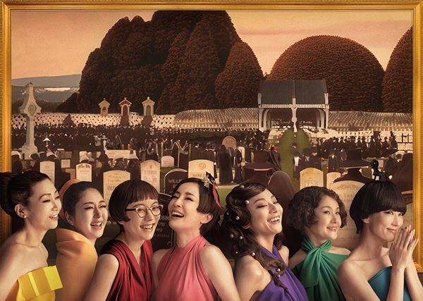 宮沢りえ、鈴木杏、水川あさみ、小池栄子らが墓石の前で笑う　KERA CROSS 第五弾『骨と軽蔑』ビジュアル公開